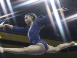 Neeilinis N.Dennis pasirodymas