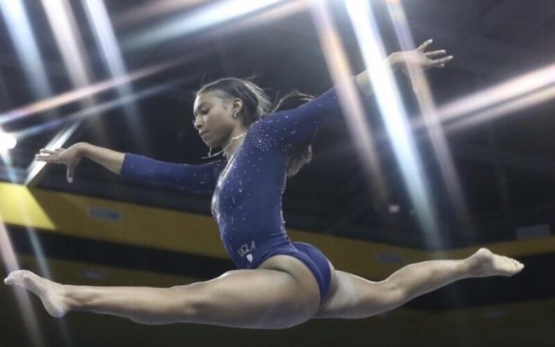 Neeilinis N.Dennis pasirodymas