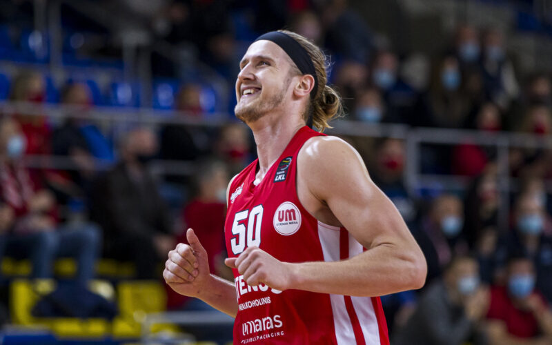 Triumfuojantis Ž. Skučas