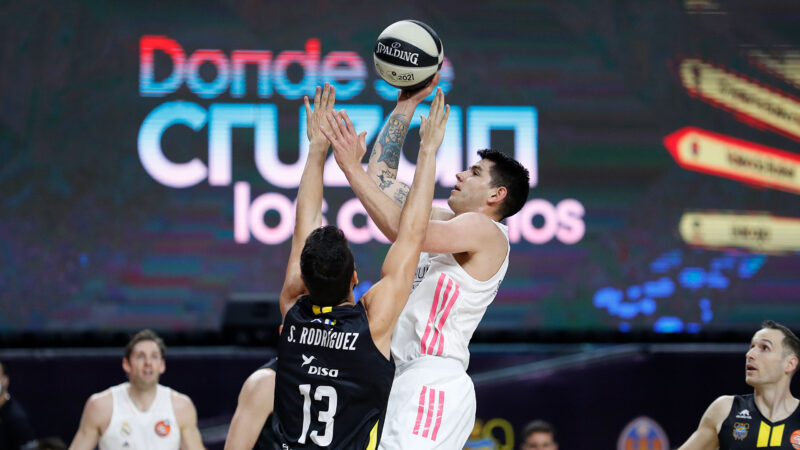 G. Deckas atakuoja krepšį