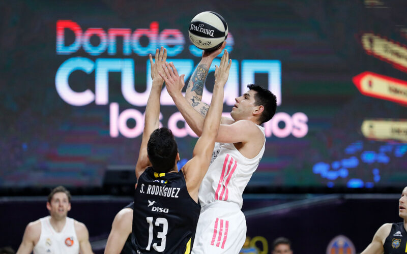 G. Deckas atakuoja krepšį