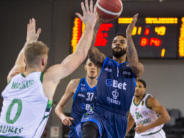 M. Wrightas palieka Prienus