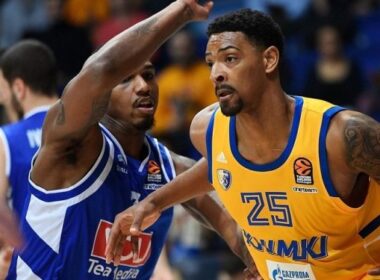 J. Mickey palieka Rusiją