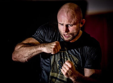 J.Anglickas pergalingai sugrįžo į narvą