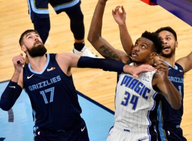 "Grizzlies" pakilo į 8-ąją Vakarų konferencijos vietą