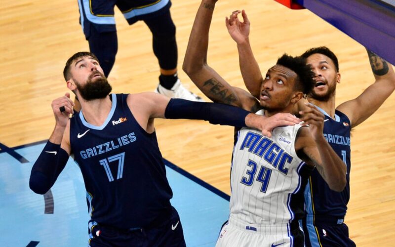 "Grizzlies" pakilo į 8-ąją Vakarų konferencijos vietą