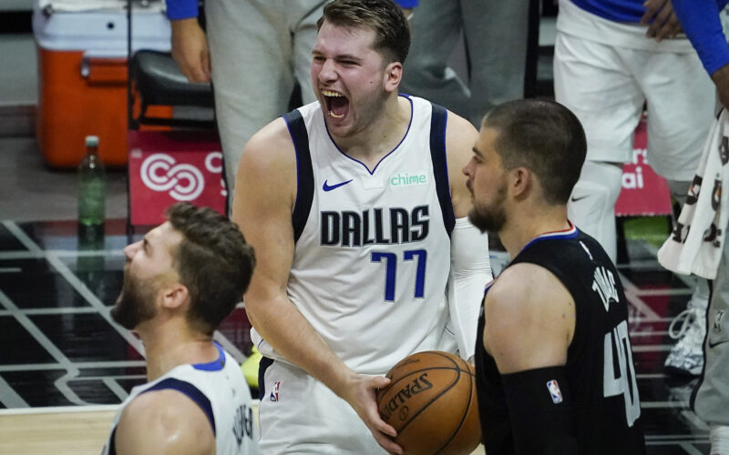 Dalaso "Mavericks" krito prieš Los Andželo "Clippers"