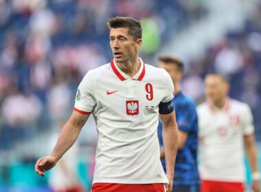 Lenkija išsaugoja galimybes patekti į kitą etapą