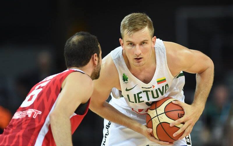 Vaidas Kariniauskas nuo šiol vilkės Vilniaus "Ryto" marškinėlius