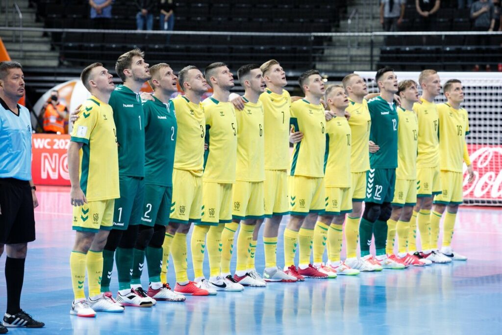 Lietuviai salės psaulio futbolo čempionatą pradėjo nesėkme