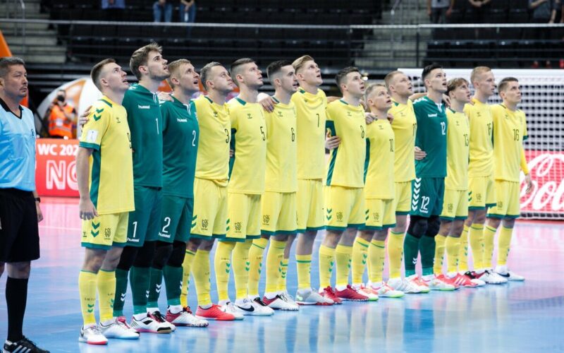 Lietuviai salės psaulio futbolo čempionatą pradėjo nesėkme