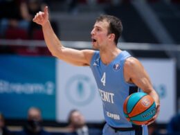 K. Pangosas keliasi už Atlanto