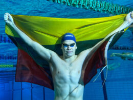 Danas Rapšys su Lietuvos trispalve