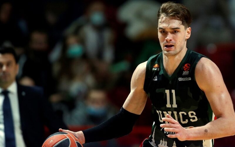 M. Hezonja su kamuoliu