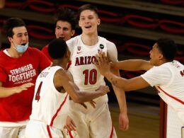 Ą. Tubelis deda į krepšį