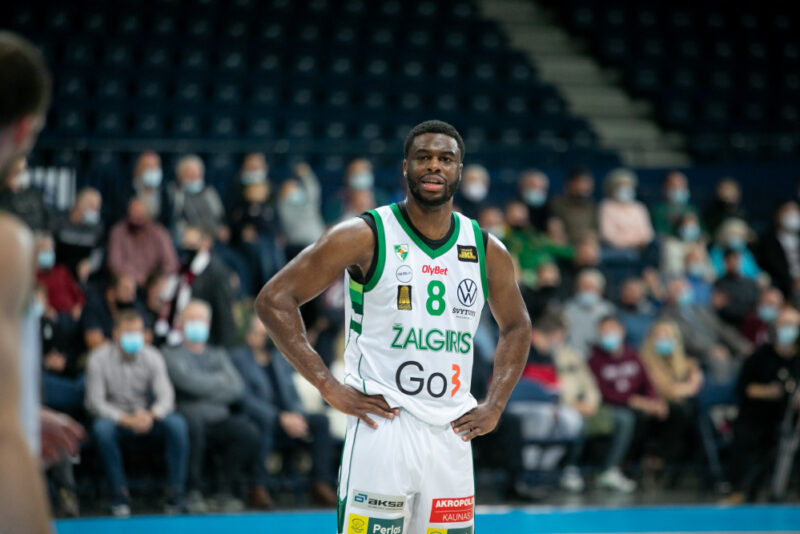 E. Mudiay Kaune nepritapo